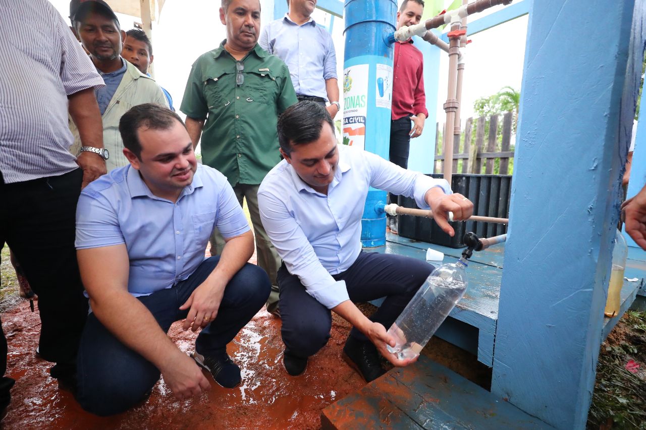 Governador Wilson Lima entrega ajuda humanitária a famílias atingidas pela cheia em Manicoré