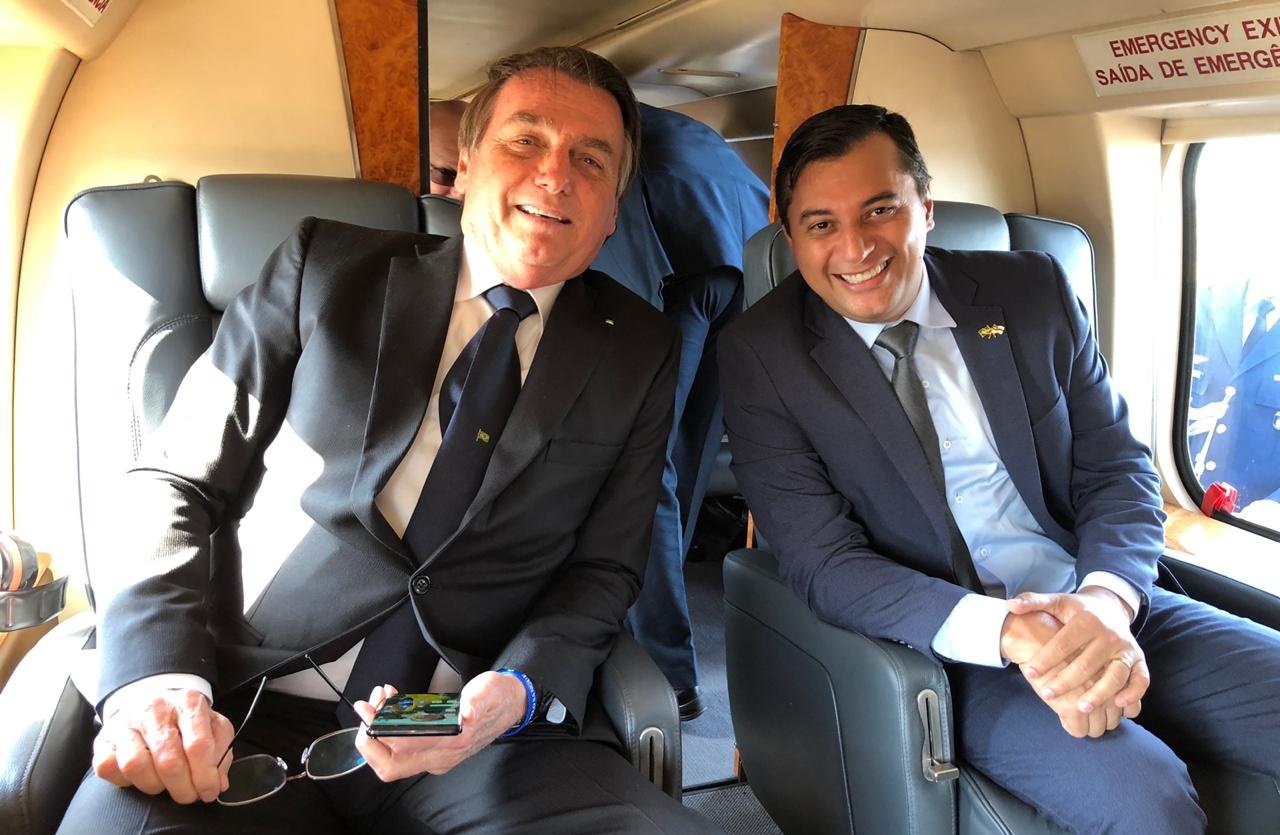 Bolsonaro e Wilson Lima fazem sobrevoo no Distrito Industrial