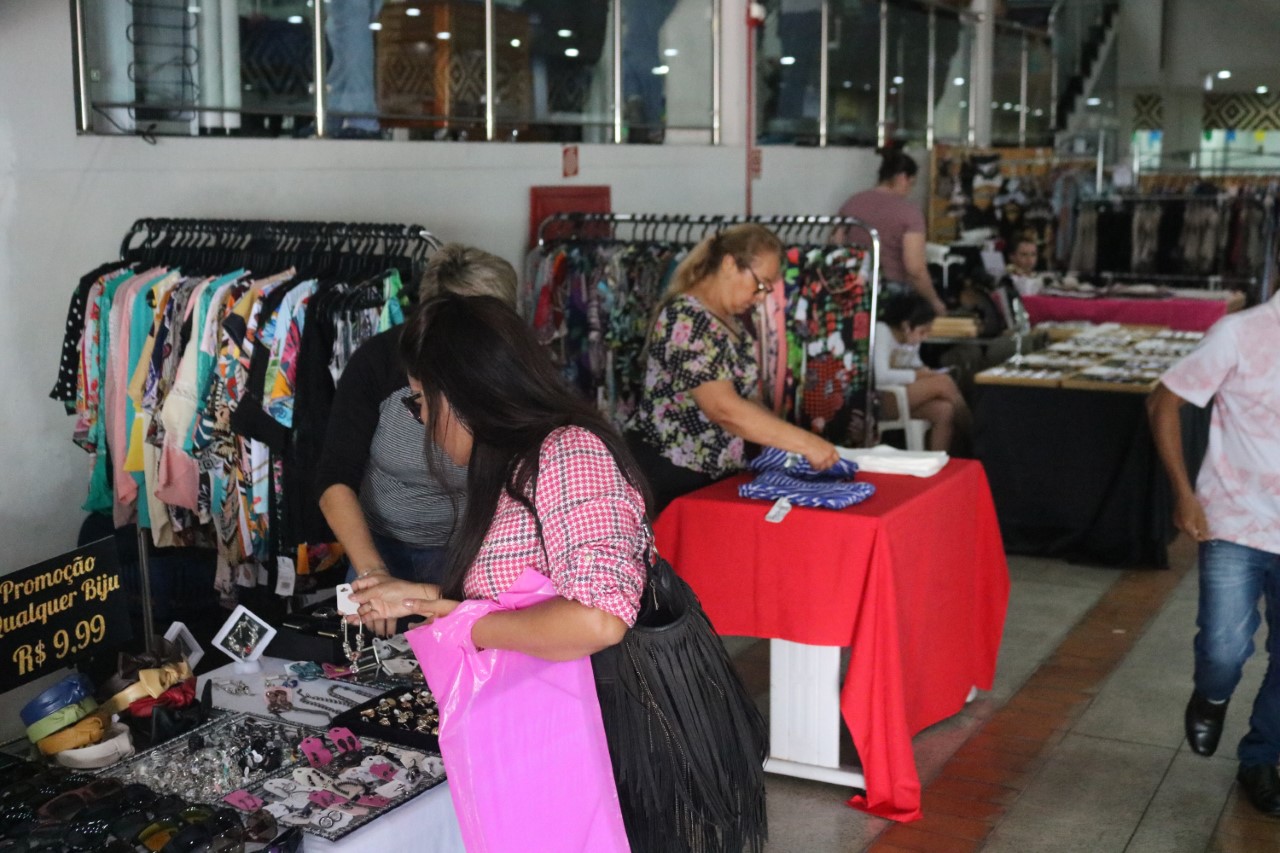 Arraial do Shopping do Artesanato tem bazar com preços baixos