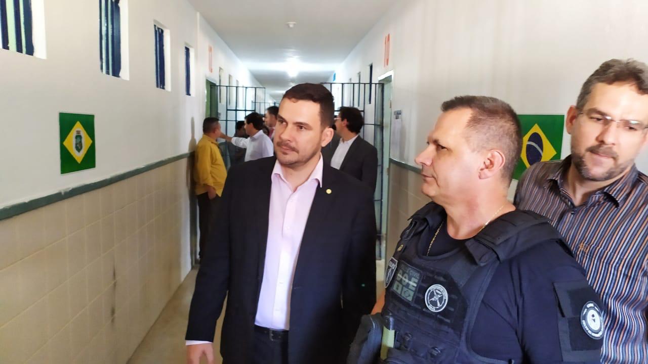 Frente Parlamentar da Câmara visita unidades prisionais do Ceará