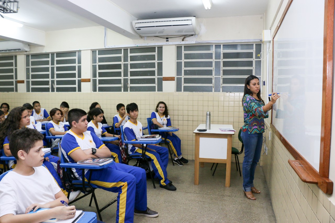 Governo do Amazonas paga abono do Fundeb a 30 mil profissionais do magistério nesta sexta-feira (10/01)