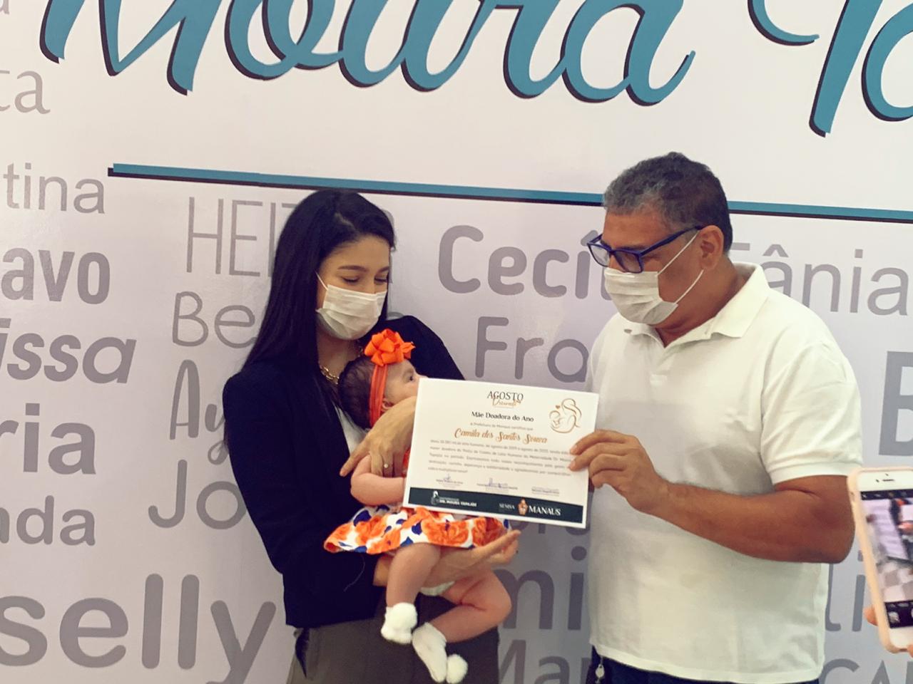 Prefeitura encerra Agosto Dourado com homenagem à ‘Mãe Doadora do Ano’