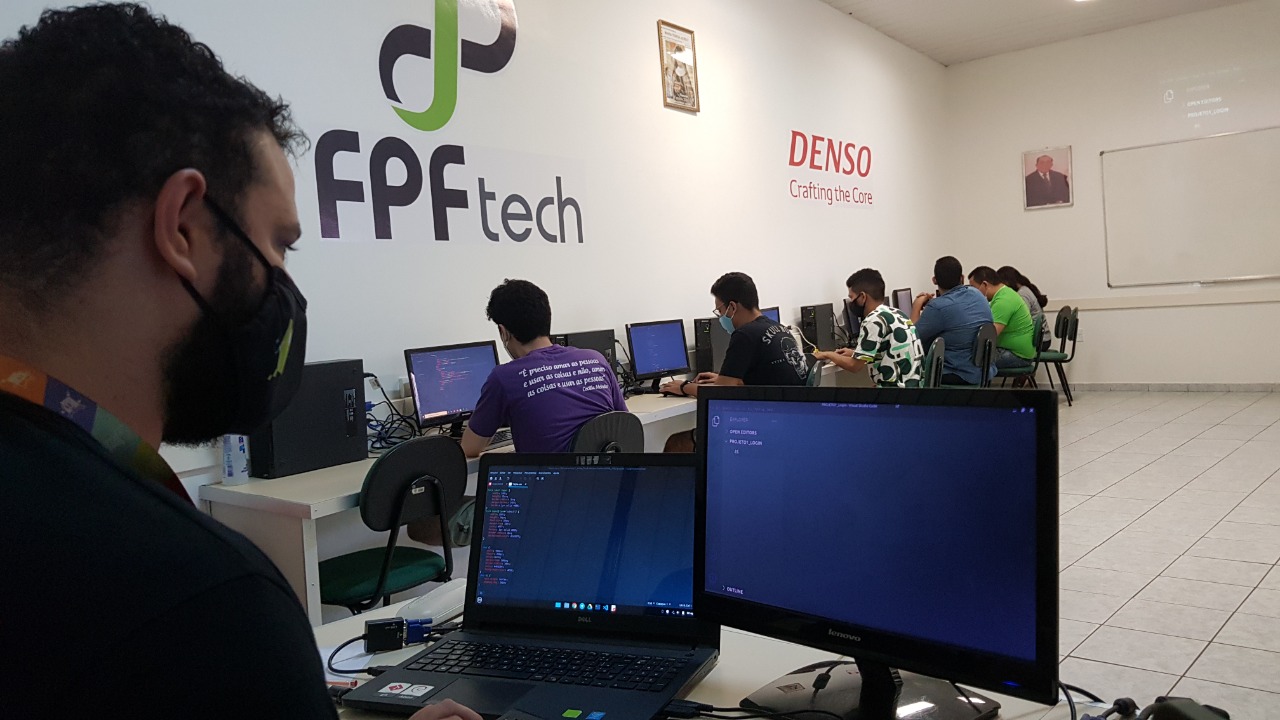 Projeto CTI da FPF TECH está com vagas disponíveis para o curso gratuito de Programador Web