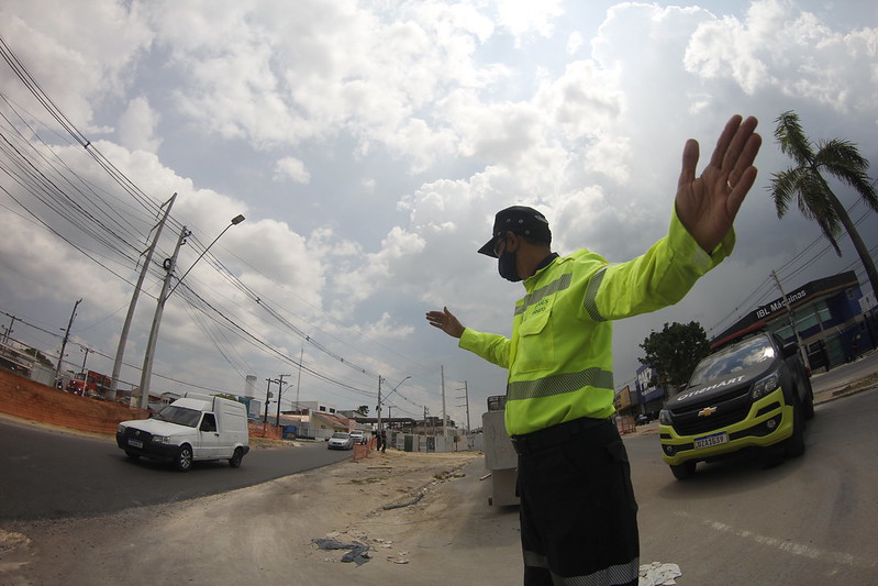 Prefeitura interdita trecho da avenida Max Teixeira, para serviço elétrico no complexo do Manoa