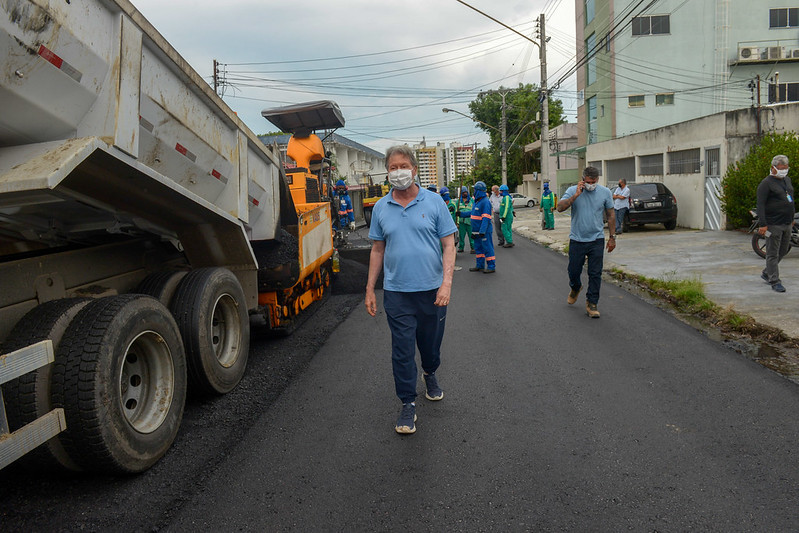 ‘Grande obra, em extensão e no social’, diz prefeito, em vistoria à fase final do Corredor Ecológico do Mindu