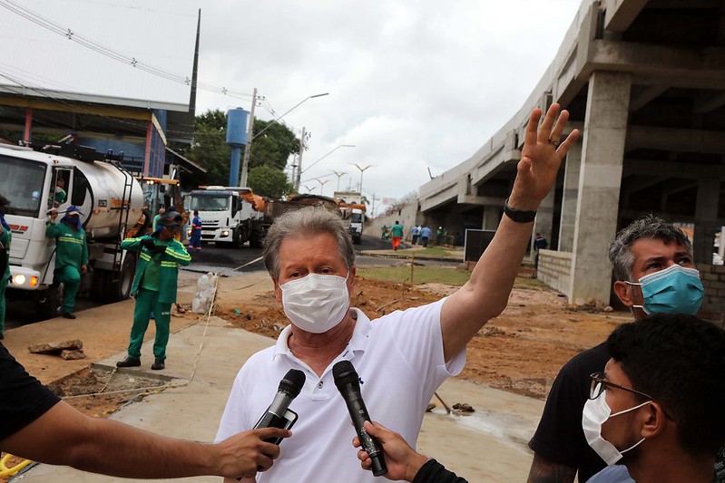 ‘Obra magnífica’, diz prefeito ao vistoriar os trabalhos finais do complexo viário do Manoa