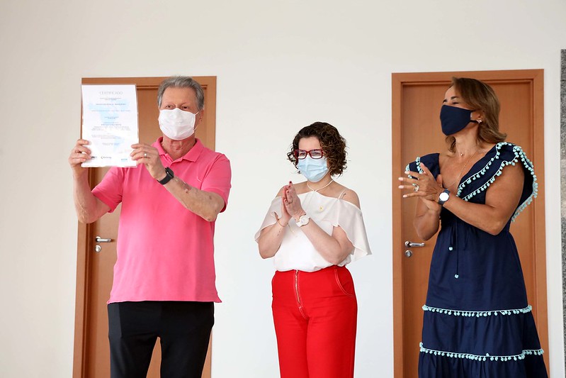 Em primeira reunião no CCC, prefeito homenageia servidores da Previdência e diz que Manaus é ‘cidade inteligente’