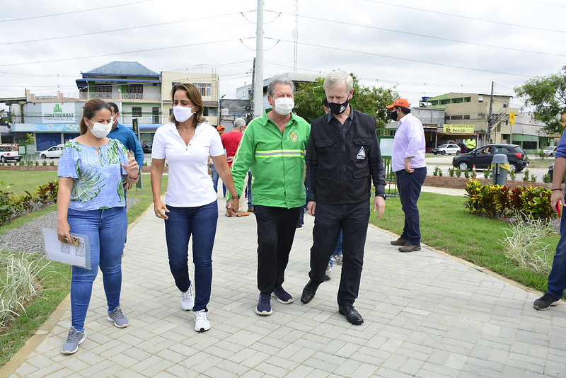 ‘O Distrito Industrial está de cara nova’, diz Arthur, ao entregar lote de ruas reconstruídas e espaços com novos paisagismos