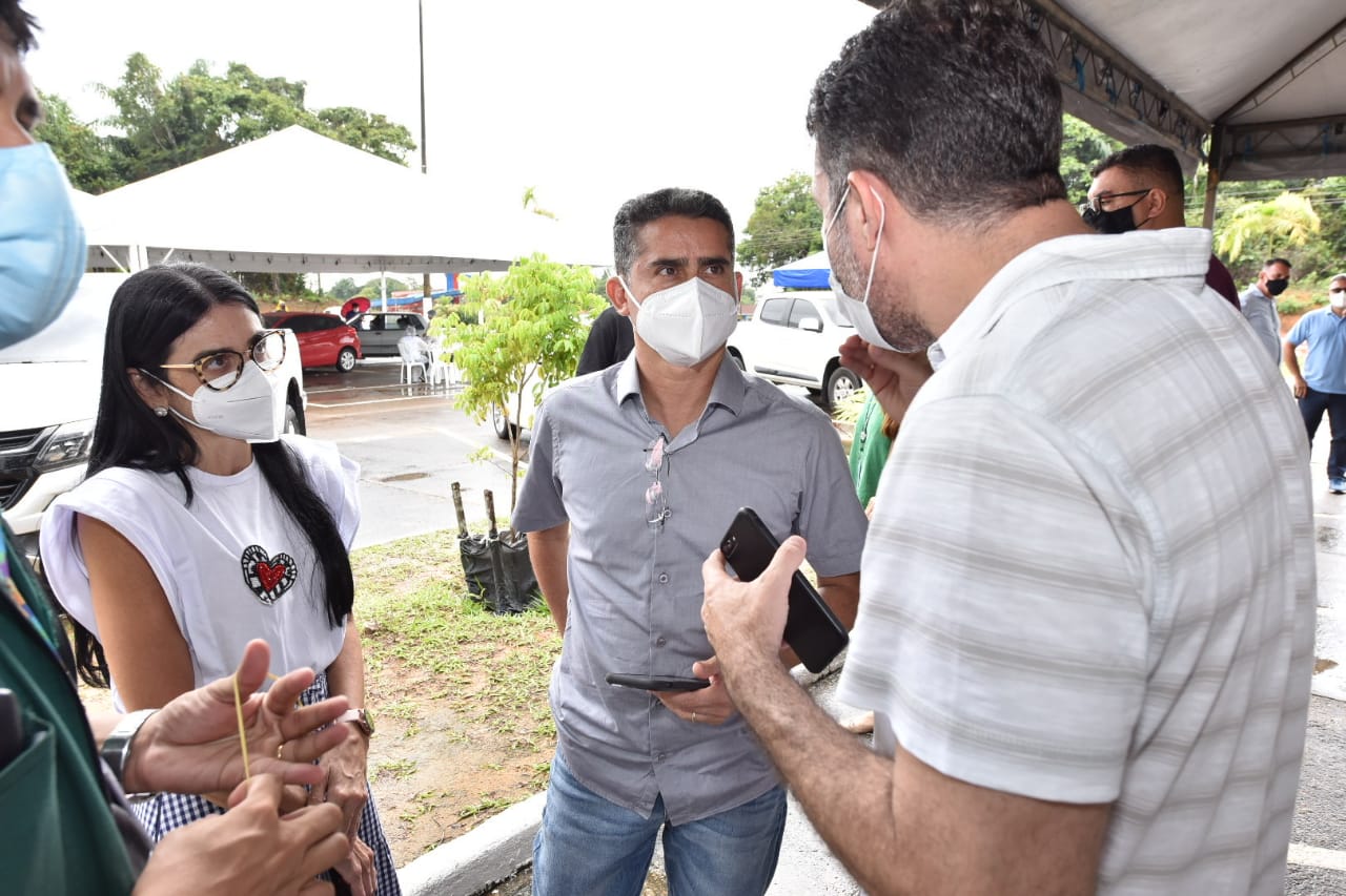 ‘Teremos recorde de profissionais de saúde e idosos de 75 ou mais vacinados hoje’, afirma David Almeida