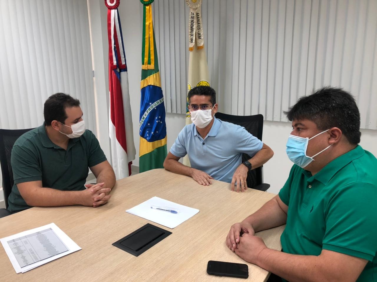 Prefeito David Almeida firma acordo com Aleam e CMM para ampliar pontos de vacinação