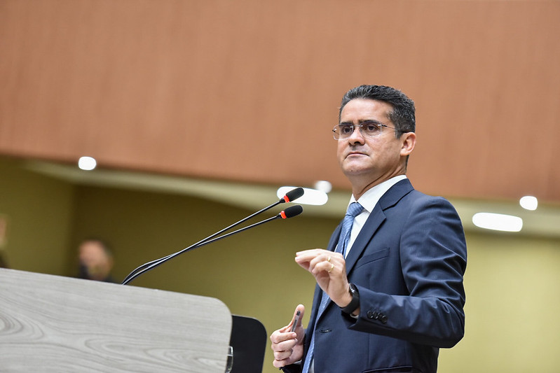 Prefeito David Almeida comemora novo recorde de vacinados e queda no número de sepultamentos