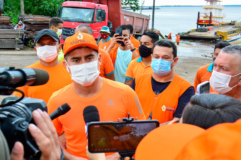 Prefeito acompanha transbordo de 600 toneladas de lixo