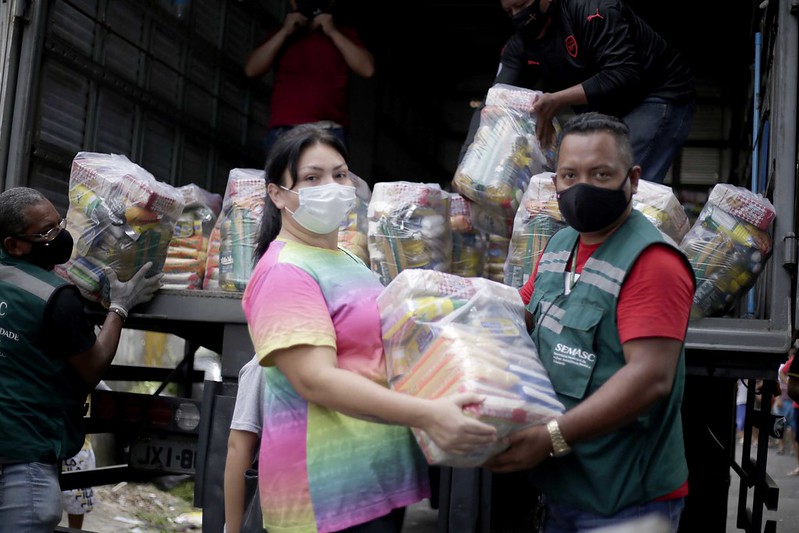 Prefeitura de Manaus entrega mais 440 cestas de alimentos às famílias atingidas pela cheia
