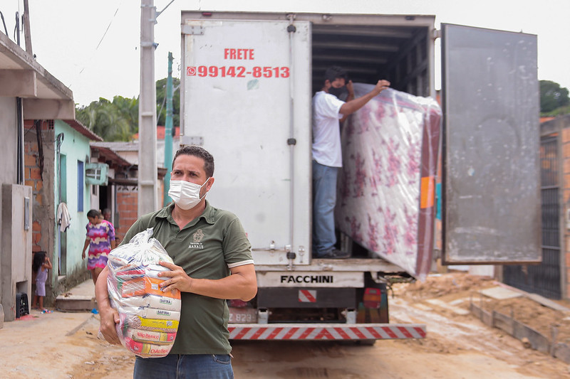 Prefeitura entrega benefícios eventuais às famílias prejudicadas pelas chuvas
