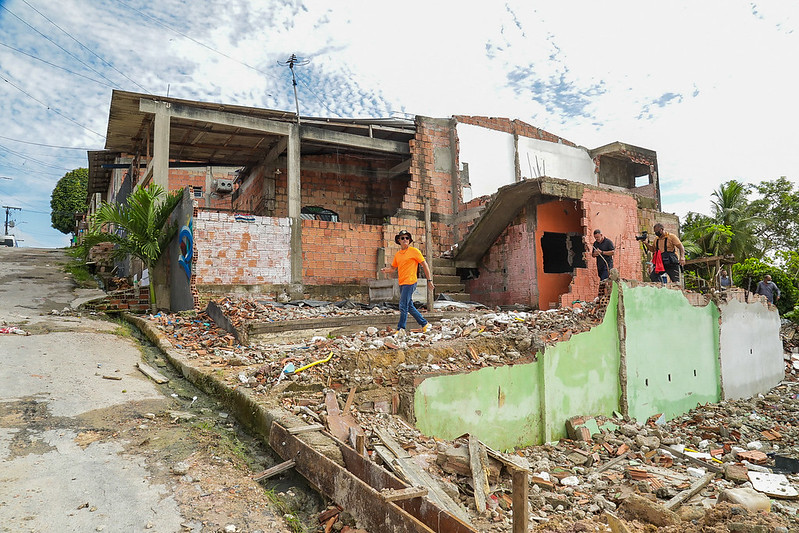 Prefeito David Almeida fiscaliza ações em erosões e recuperação asfáltica