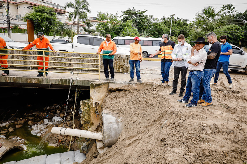 Prefeitura recupera rede de drenagem no bairro Parque das Laranjeiras