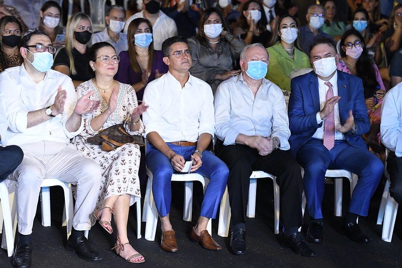 Prefeito David Almeida entrega praça da advocacia Dr. Alberto Simonetti Cabral Filho