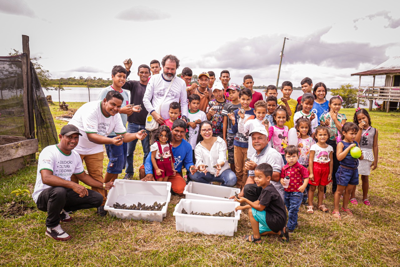 Dra. Mayara participa da soltura de mais de 700 quelônios na Comunidade Lago Preto