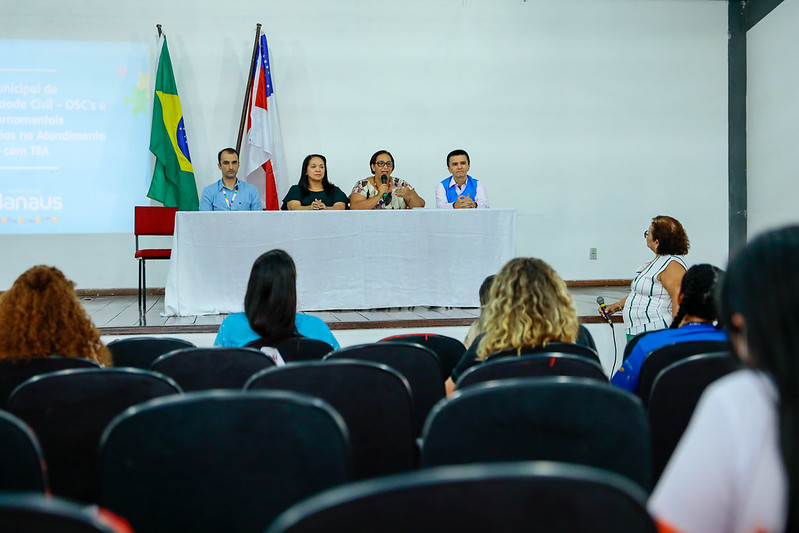 Prefeitura realiza encontro com entidades da sociedade civil voltadas para autistas