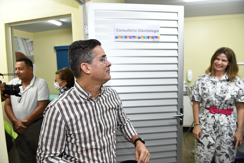 Prefeito David Almeida entrega unidade de saúde revitalizada no bairro Japiim