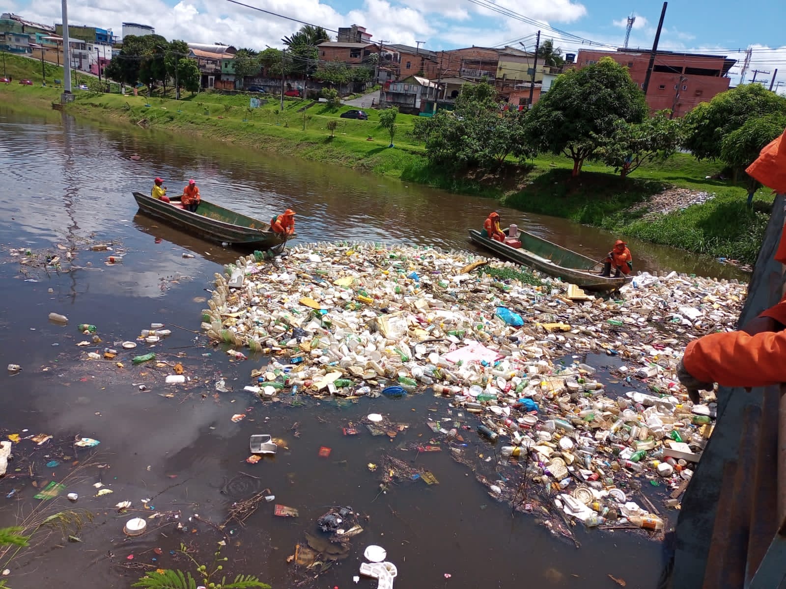 Prefeitura realiza mais uma ação de limpeza em rios e igarapés neste sábado, 30/4