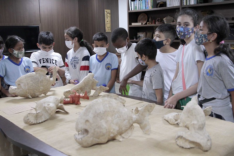 Prefeitura de Manaus realiza exposição ‘Arame, Cola, Papel e Resina’ no Manauara Shopping