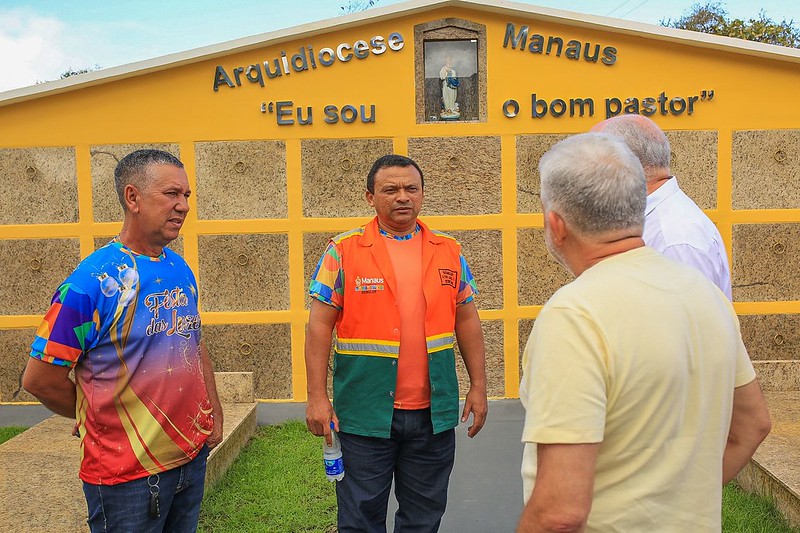 Prefeito em exercício vistoria funcionamento de cemitérios no dia das Mães
