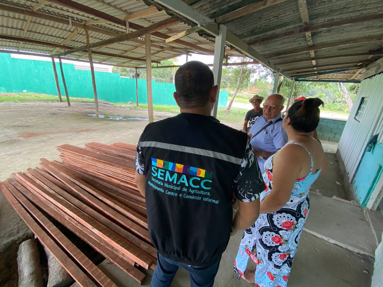 Prefeitura de Manaus se reúne com comunitários da comunidade Nova Canaã e leva benefícios aos produtores rurais