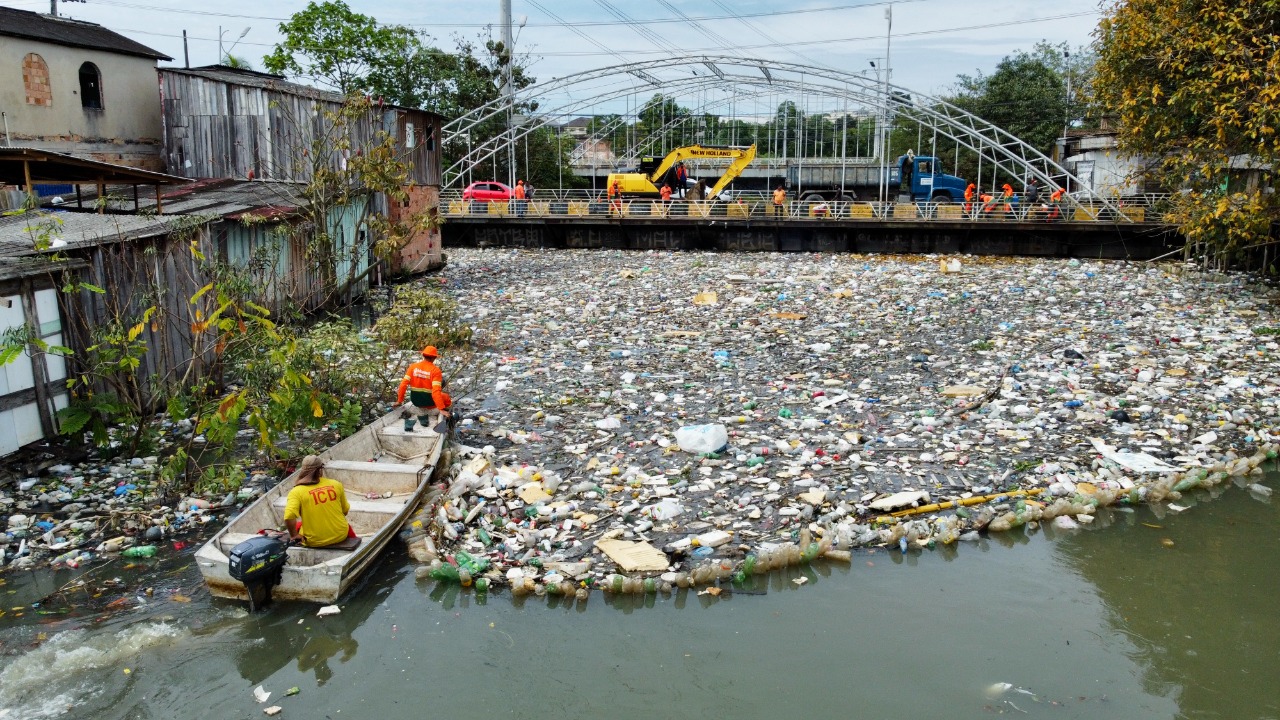 Ações de limpeza nas orlas de rios e igarapés são intensificadas pela Prefeitura de Manaus