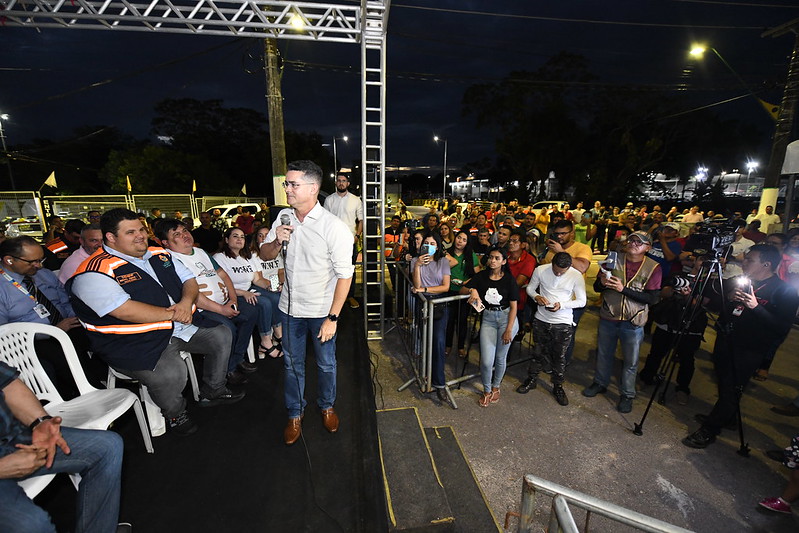 Prefeito David Almeida entrega ponte Wilson Wolter Filho no bairro Flores