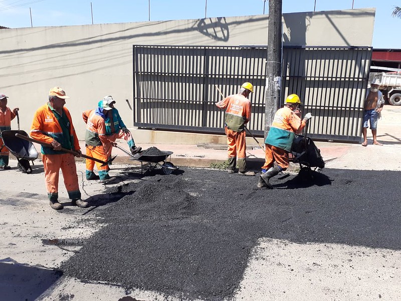 Prefeitura de Manaus aplica 30 toneladas de massa asfáltica no bairro Nova Esperança