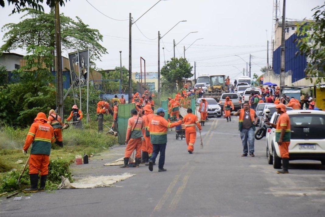 Prefeitura realiza ação de limpeza nos conjuntos Viver Melhor 1 e 2