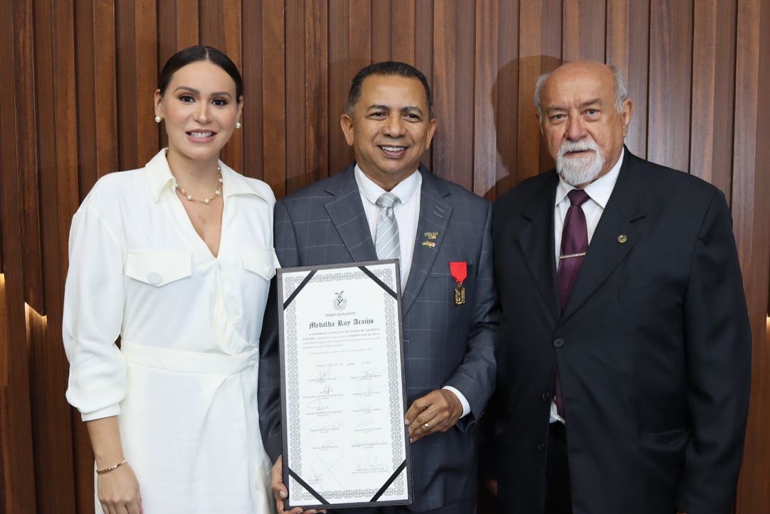 Prefeito Anderson Sousa recebe Medalha Ruy Araújo na Assembleia Legislativa do Amazonas