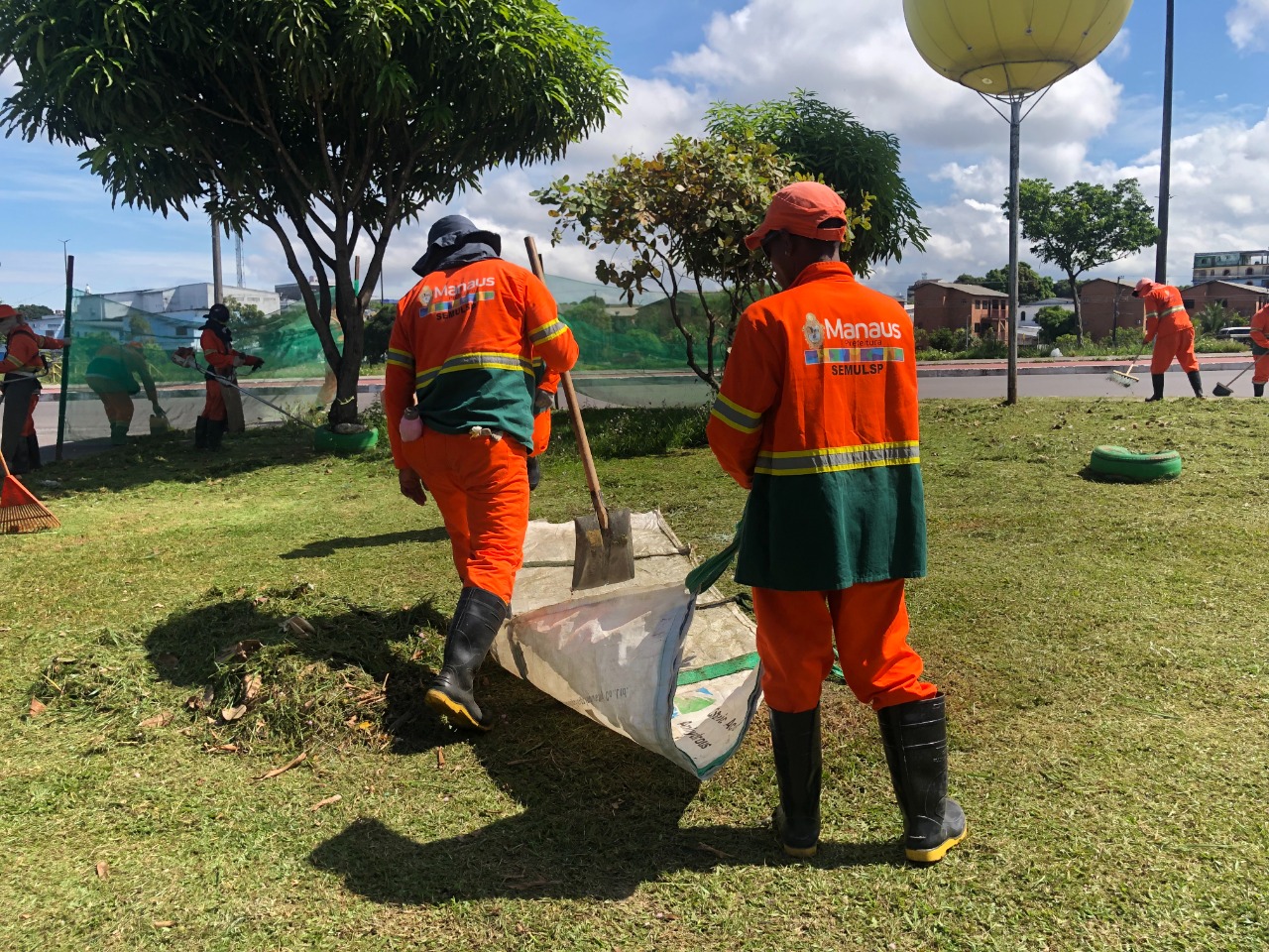 Serviços de limpeza na cidade são intensificados pela Prefeitura de Manaus