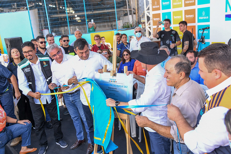 Prefeito David Almeida e governador Wilson Lima entregam revitalização da feira municipal do Parque 10