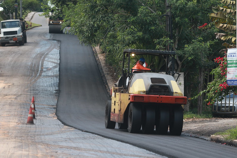 Prefeitura de Manaus recupera vias no conjunto Flamanal