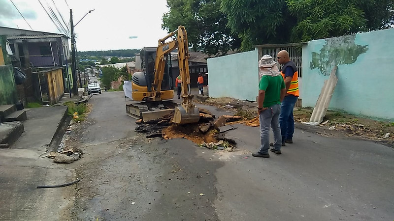 Prefeitura recupera rede de drenagem profunda sem manutenção há 20 anos no bairro Manoa