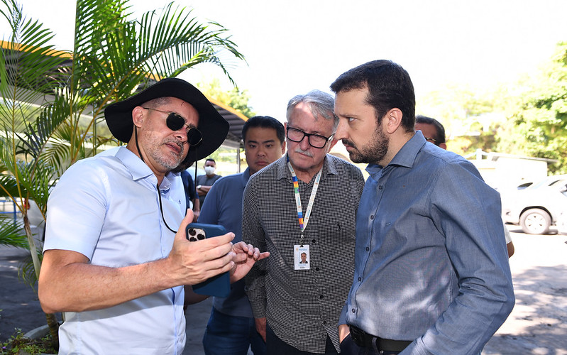 Prefeito David Almeida fiscaliza início das obras de revitalização do parque Lagoa do Japiim