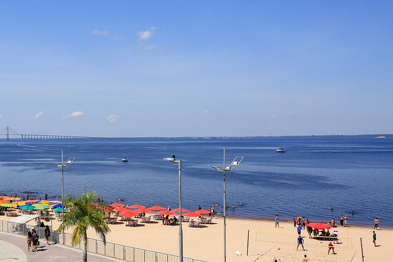 Prefeitura de Manaus alerta para distanciamento de embarcações na praia da Ponta Negra e reforça medidas de segurança