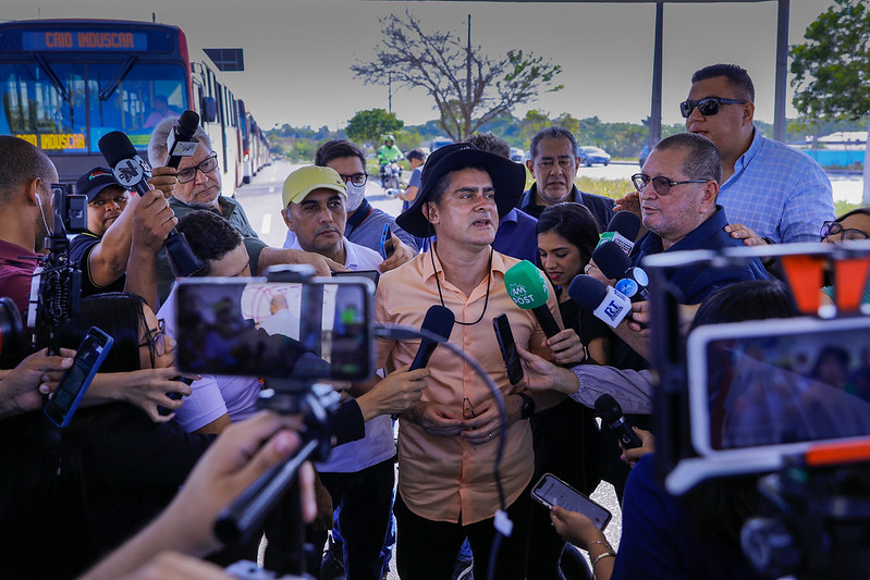 Prefeito David Almeida entrega 20 novos ônibus, dando sequência ao cronograma de renovação da frota manauara