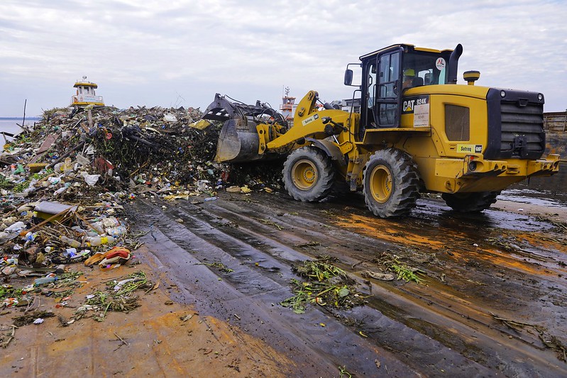 Prefeitura de Manaus realiza transbordo de 500 toneladas de resíduos sólidos dos últimos 30 dias