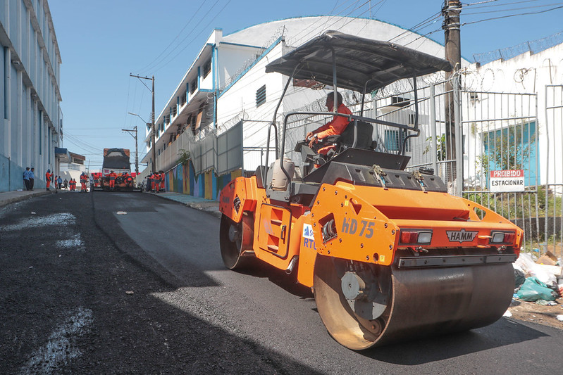 Programa “Asfalta Manaus” chega às ruas do bairro Educandos