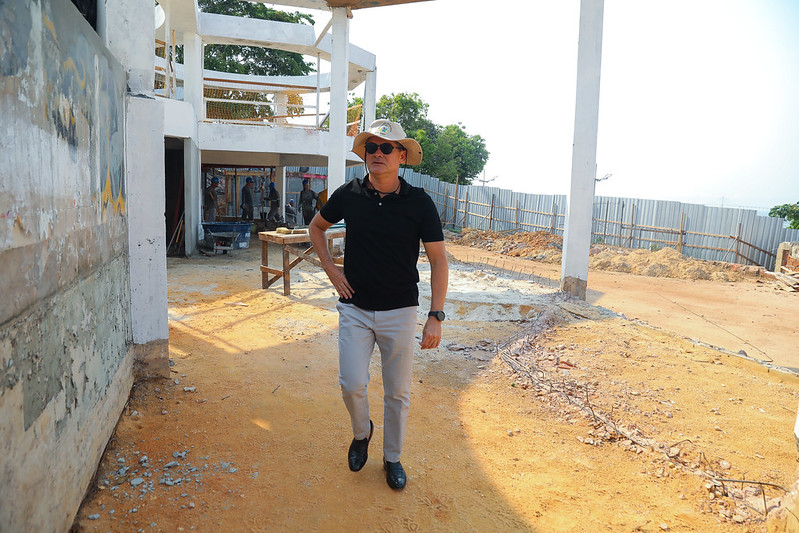 Prefeito David Almeida vistoria obras do ‘Local Casa de Praia’ e indica inauguração para dezembro, no Natal