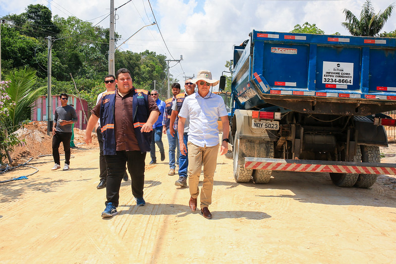 Prefeito David Almeida vistoria estruturação da comunidade Itaporanga e anuncia extensão para outras áreas consolidadas da capital