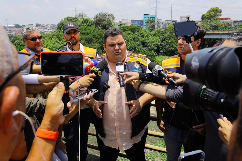 Prefeito David Almeida determina serviço de manutenção em ponte