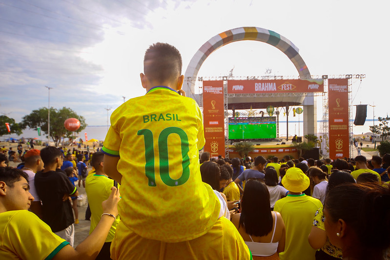 Brahma Fest e Prefeitura de Manaus reúnem mais de 8 mil torcedores da Seleção Brasileira no anfiteatro da Ponta Negra