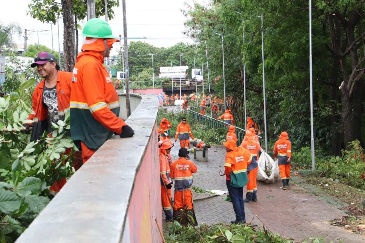 Prefeitura de Manaus realiza várias ações de limpeza neste sábado