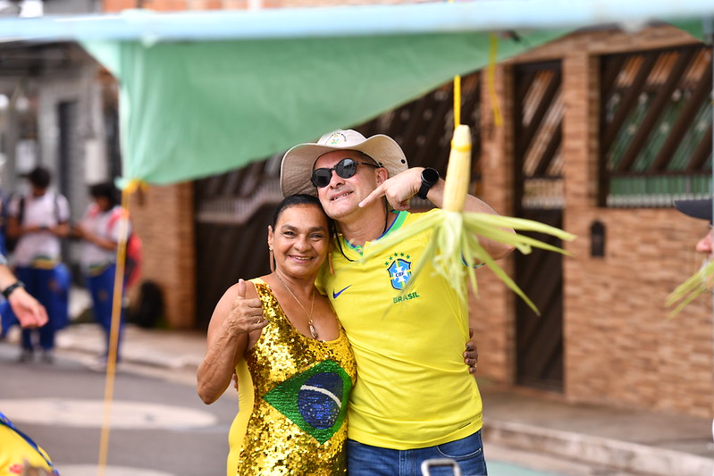 Prefeito David Almeida visita ruas enfeitadas para a Copa do Mundo e destaca incentivo ao turismo e a economia criativa