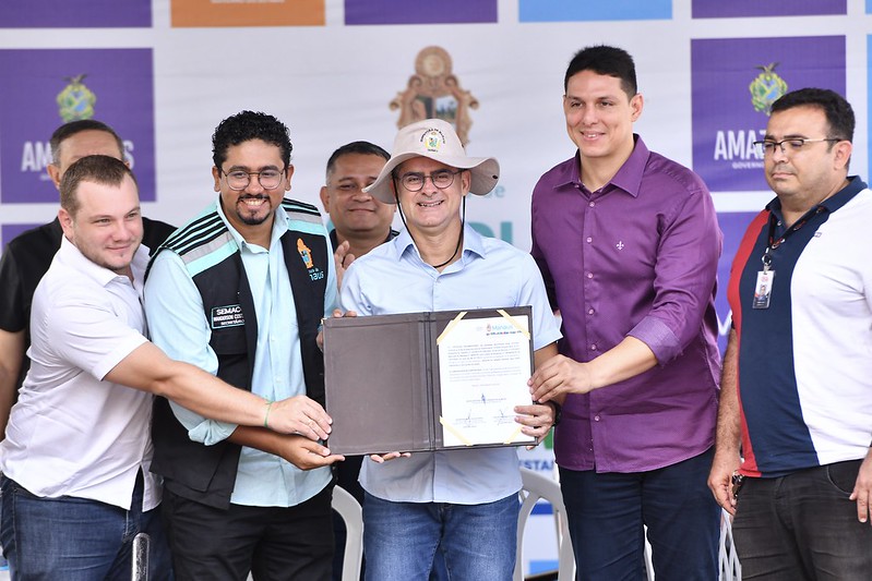 Prefeito David Almeida assina ordem de serviço para início das obras do mercado municipal Maximino Corrêa, na Praça 14