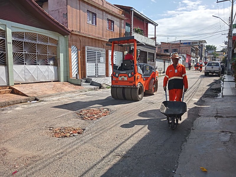 Prefeitura intensifica serviços de recomposição asfáltica em via do conjunto Promorar